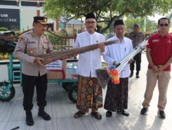 Sambut Hari Bhayangkara, Polres Demak Bersihkan Tempat Ibadah