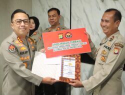 Tingkatkan Citra Positif Polri: Kabid Humas Polda Metro Jaya Berikan Penghargaan