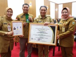 Pj Gubernur Banten Al Muktabar Raih Piagam Lencana Abdi Inovasi Desa Dari Kemendes