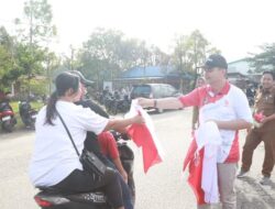 Gelorakan HUT Kemerdekaan, Pemkab Melawi Sebar 1.543 Bendera Merah Putih ke Masyarakat