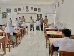 Bhabinkamtibmas Desa Paya Bakung Bersama Tim Laksanakan Sosialisasi dan Himbauan Kenakalan Remaja di SMA Harapan