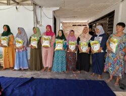 Bolone Abah Subandi Bagi-bagi Beras Di Tulangan