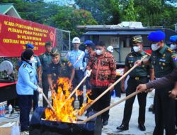 Plt. Dirtahti Polda Kalbar Hadiri Pemusnahan Barang Bukti Perkara Pidana Prajurit TNI Tahun 2024 Di Wilayah Hukum Oditurat Militer II – 06 Pontianak