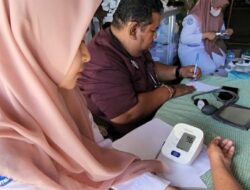 Peduli Korban Banjir, dr Charles Budi Doku Salurkan Program Jumat Berkah