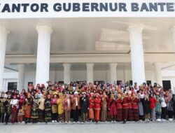 Pj Gubernur Banten Al Muktabar Ajak Generasi Muda Hidup Sehat dan Lestarikan Wastra Nusantara