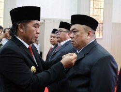 Pj Gubernur Banten Al Muktabar Lantik Komisioner KI dan BPSK