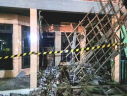 Angin Kencang Mengakibatkan, Atap Rumah Warga Desa Oro-oro Ombo Kulon Kecamatan Rembang Ambruk
