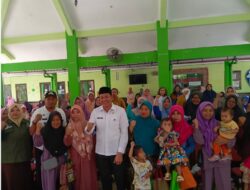 Bantuan Pangan Untuk Keluarga Resiko Stunting Oleh Plt Bupati Sidoarjo Subandi.SH.,M.Kn