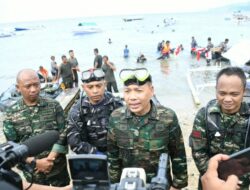 Peringati HUT TNI ke – 79, Tri Matra TNI Gorontalo Kibarkan Bendera Merah Putih di Bawah Laut