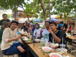 Mak Mimik dan Cak Sodik Kulineran di Sentra UMKM di Bawah Hutan Jati di Pusat Kota Sidoarjo