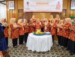 Ketua DWP Banten Tine Al Muktabar: Pola Asuh Tepat dan Disiplin Hindarkan Anak Kecanduan Gadget dan Internet