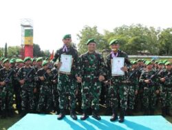 Satuan Berikan Penghargaan Kepada Prajurit Berprestasi Di Bidang Atletik Pada Pelaksanaan Upacara 17-an Bulan Oktober 2024