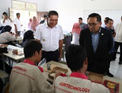 Pj Gubernur Banten Al Muktabar Dampingi Komisi II DPR RI Tinjau Pelaksanaan Makan Bergizi Gratis