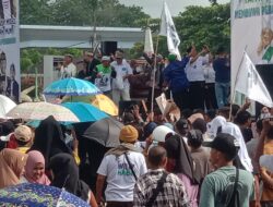 Pasangan Calon Gubernur Nomor 1 Wlly Model Yosep Gelar Kampanye Akbar di Lapangan Bukit Ngelangkang Kapuas