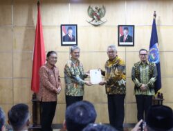 Saksikan Serah Terima Pelaksanaan Tugas Wali Kota Tangsel, Pj Gubernur Banten Al Muktabar : Laksanakan Agenda Pembangunan