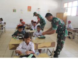 Kodim 0205/Tanah Karo Bagikan Makan Pemulihan Gizi Gratis Di SD Negeri 044828 Desa Kaban