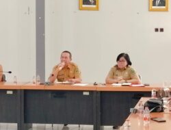 Yan : “Ambruknya bangunan Jembatan Terusan, akibat tiang perancah runtuh”.
