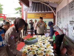 Mewujudkan Slogan Polri untuk Masyarakat, Polres Pasuruan Bagikan Makan Gratis untuk Pemudik