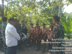 Relawan Pelita Prabu bersama Danramil 0114/Cigeulis Pimpin Gelar Kebersihan Sungai Pangkalan Sobang di Pandeglang