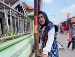Wakil Bupati Sidoarjo Sidak Jalan Rusak Depan Kantor Kelurahan Jambangan