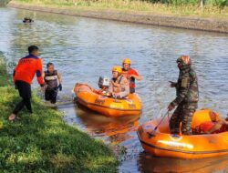 Polisi dan BPBD Evakuasi Pengendara Motor yang Tenggelam di Sungai Bondoyudo, Korban Ditemukan Meninggal Dunia