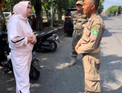 Wakil Bupati Sidoarjo Mimik Idayana Beli Siomay, Pedagang Panik Saat Satpol PP Datang