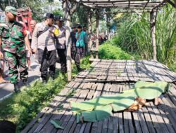Polisi dan TNI Evakuasi Pria Tanpa Identitas yang Ditemukan Meninggal di Tepi Jalan Ranuyoso