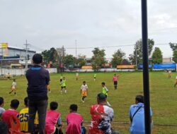 Polsek Pasirian Kawal Pembukaan Turnamen Sepak Bola Piala Suratin, Jaga Kondusifitas Suporter