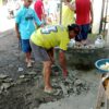 Gotong royong Warga RW 05 Dusun Krajan Desa Yosowilangun lor Kecamatan Yosowilangun Kabupaten Lumajang Percepat Normalisasi Selokan Atasi Banjir Musim Hujan