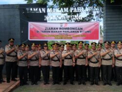 Kapolres Bitung Pimpin Upacara Ziarah Rombongan ke TMP Kadoodan Bitung dalam Rangka HUT Bhayangkara ke-79