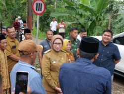 Bupati dan DPRD Lumajang Tinjau Jalan Rusak di Ranuwurung