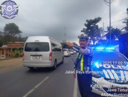 Satlantas Polres Lumajang Lakukan Rekayasa Lalu Lintas di Jembatan Jagalan, Antisipasi Kemacetan Saat Perbaikan