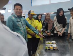 Bupati Sidoarjo Subandi Kunjungi Dapur MBG Pelita Prabu, SPPG Wijaya Mandiri Mergosari Tarik