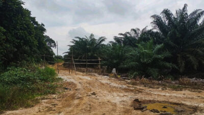 Abaikan Tuntutan, Warga Sempreni Portal Akses Jalan PT Wahana Plantation