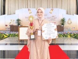 Anif Mahasiswi KPI FDK UINSA Raih Juara 1 Ghina’ Araby Nasional pada Festival Padang Pasir 2026